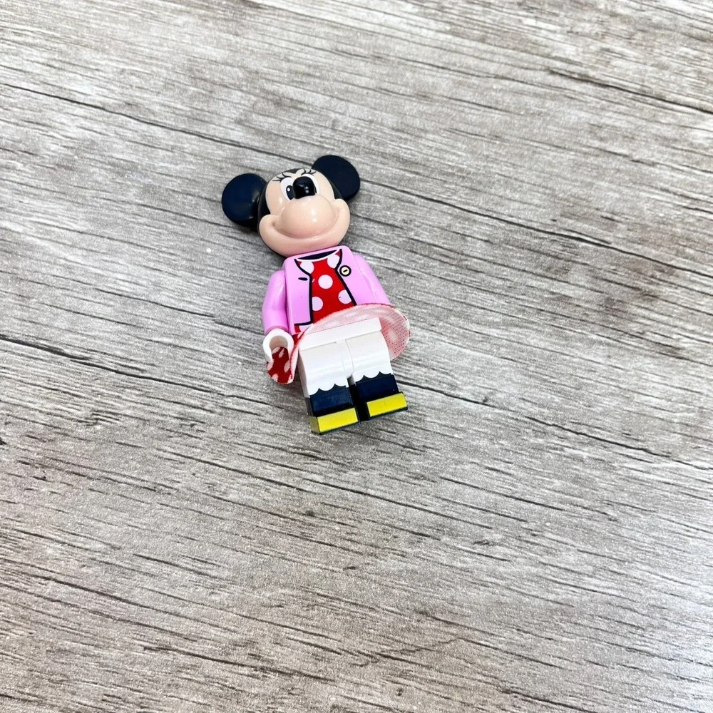 Lego please see